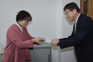 理容組合歳末募金届ける